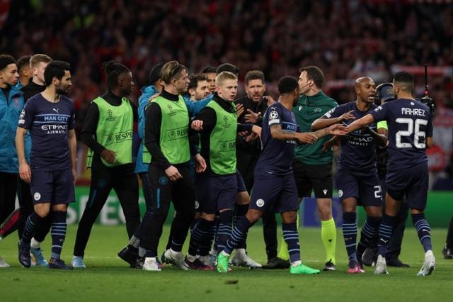 约基奇本赛季一半比赛砍三双，再拿4次就能到三双榜历史第二（约基奇本季半数比赛拿到三双，再添4次即可升至历史三双榜第二位）