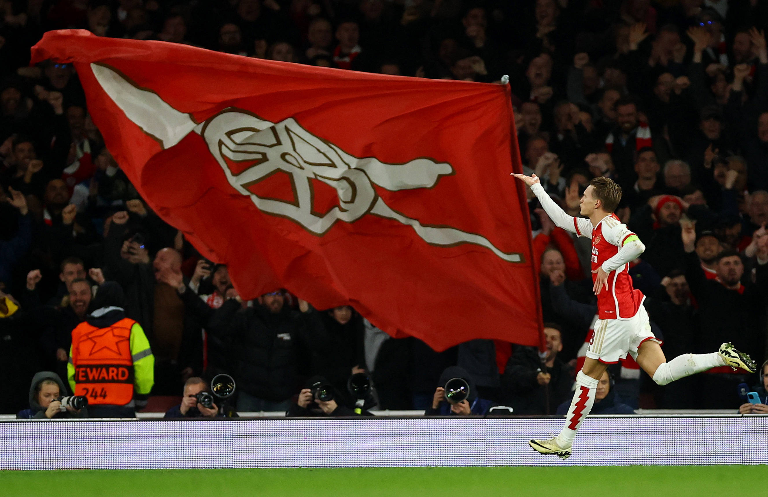 搏击网红正面挑战鸽武缘，直言输了给10W，对方却迟迟不敢回应（搏击网红公开向鸽武缘下战书：放话输了赔10万，对方迟迟无回应）