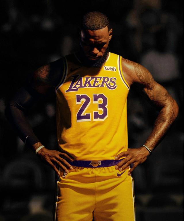 篮球社交属性为何如此强？（为什么篮球的社交性如此突出？）